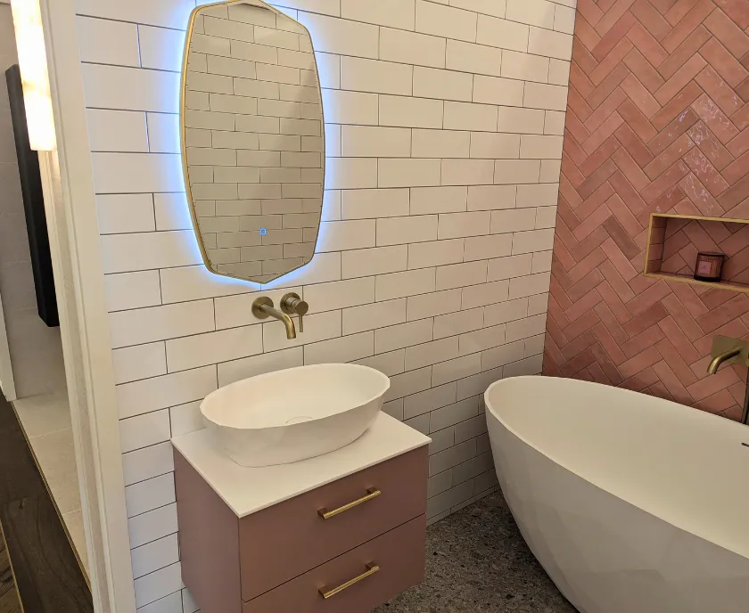 Brass Details, Coordinated Furniture & a Strong Focal Point